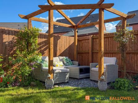 4 bedroom Semi-detached house for sale in Raddle Way, Middlebeck, NG24