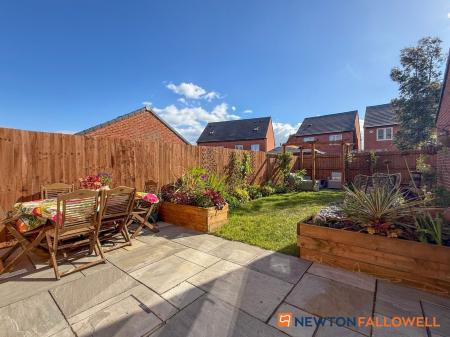 4 bedroom Semi-detached house for sale in Raddle Way, Middlebeck, NG24