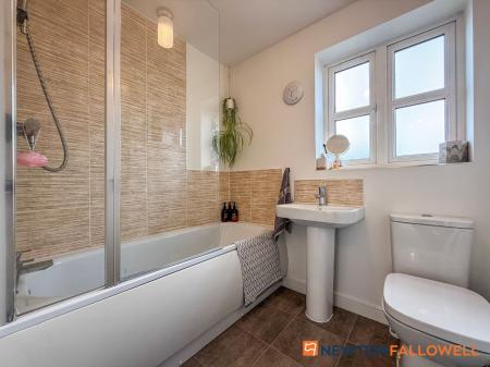 4 bedroom Semi-detached house for sale in Raddle Way, Middlebeck, NG24