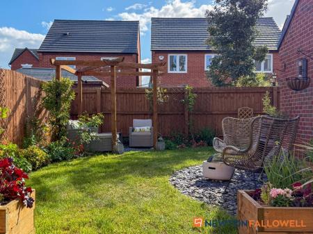 4 bedroom Semi-detached house for sale in Raddle Way, Middlebeck, NG24