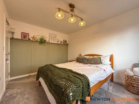 4 bedroom Semi-detached house for sale in Raddle Way, Middlebeck, NG24