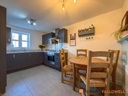 4 bedroom Semi-detached house for sale in Raddle Way, Middlebeck, NG24