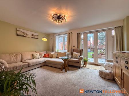 4 bedroom Semi-detached house for sale in Raddle Way, Middlebeck, NG24