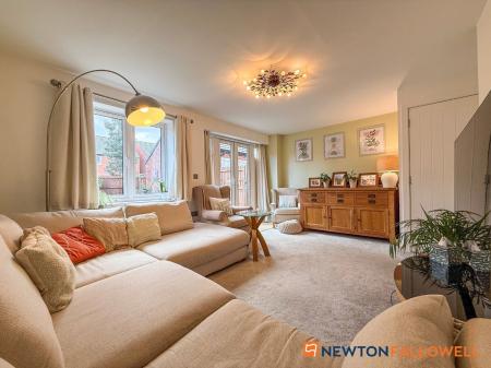 4 bedroom Semi-detached house for sale in Raddle Way, Middlebeck, NG24