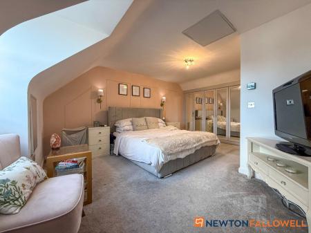 4 bedroom Semi-detached house for sale in Raddle Way, Middlebeck, NG24