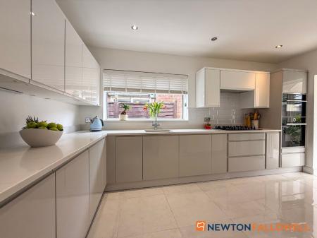3 bedroom Detached house for sale in Ransome Close, Newark, NG24