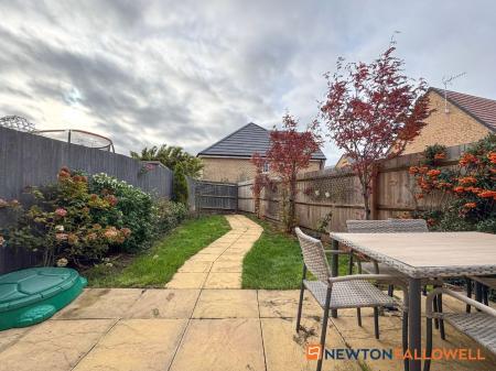 2 bedroom Terraced House for sale in Hunters Road, Fernwood, NG24