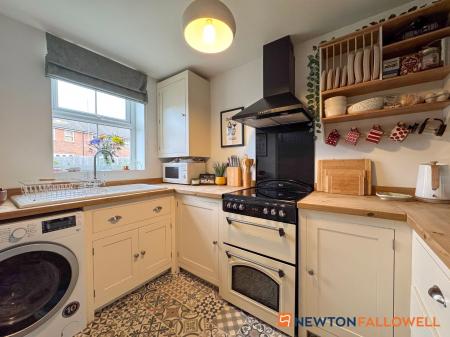 2 bedroom Terraced House for sale in Hunters Road, Fernwood, NG24