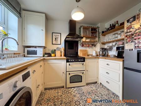 2 bedroom Terraced House for sale in Hunters Road, Fernwood, NG24