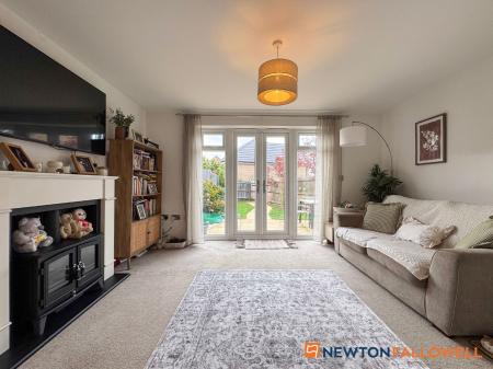 2 bedroom Terraced House for sale in Hunters Road, Fernwood, NG24