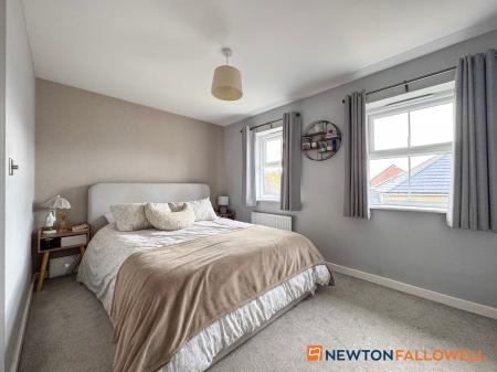2 bedroom Terraced House for sale in Hunters Road, Fernwood, NG24