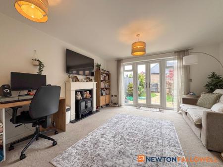 2 bedroom Terraced House for sale in Hunters Road, Fernwood, NG24