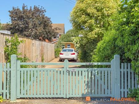 3 bedroom Detached bungalow for sale in Trent Close, North Muskham, NG23