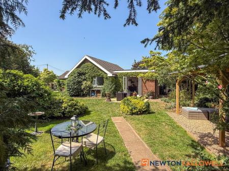 3 bedroom Detached bungalow for sale in Trent Close, North Muskham, NG23