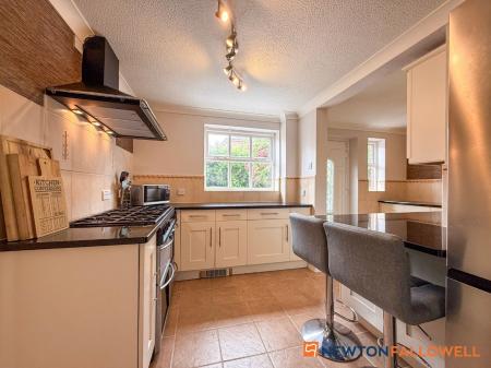 4 bedroom Detached house for sale in The Ivies, Farndon Road, Newark