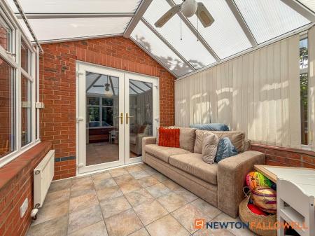 4 bedroom Detached house for sale in The Ivies, Farndon Road, Newark