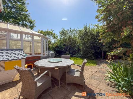 4 bedroom Detached house for sale in The Ivies, Farndon Road, Newark