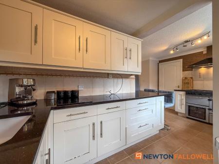 4 bedroom Detached house for sale in The Ivies, Farndon Road, Newark