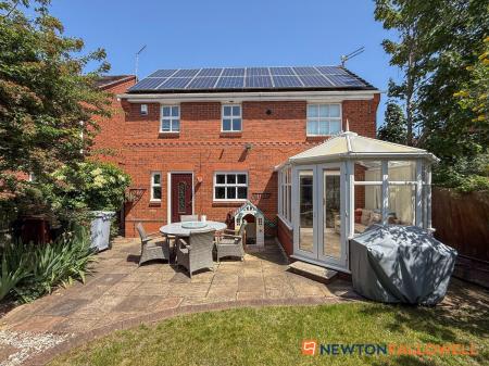 4 bedroom Detached house for sale in The Ivies, Farndon Road, Newark