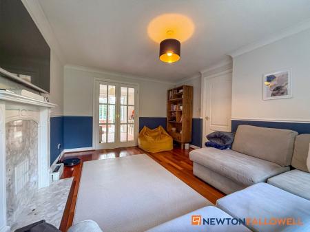 4 bedroom Detached house for sale in The Ivies, Farndon Road, Newark