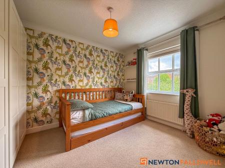 4 bedroom Detached house for sale in The Ivies, Farndon Road, Newark