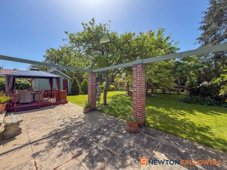 4 bedroom Detached house for sale in Barnby Road, Newark, NG24