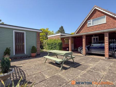 4 bedroom Detached house for sale in Barnby Road, Newark, NG24