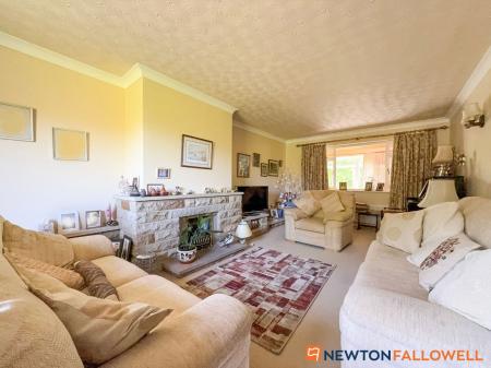 4 bedroom Detached house for sale in Barnby Road, Newark, NG24