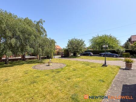 4 bedroom Detached house for sale in Barnby Road, Newark, NG24