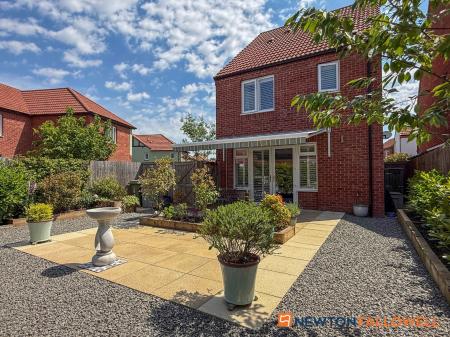 3 bedroom Detached house for sale in Weaver Avenue, Newark, NG24