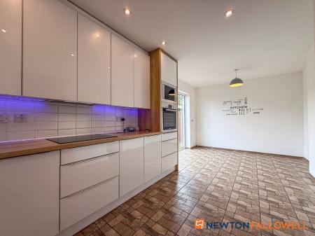 3 bedroom Semi-detached house for sale in Stephen Road, Newark, NG24