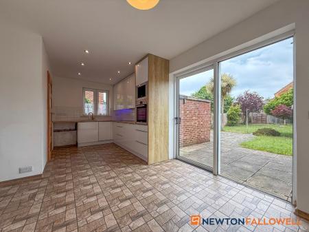 3 bedroom Semi-detached house for sale in Stephen Road, Newark, NG24