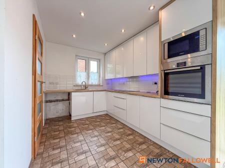 3 bedroom Semi-detached house for sale in Stephen Road, Newark, NG24