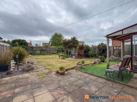 3 bedroom Semi-detached house for sale in Masefield Crescent, Balderton, NG24