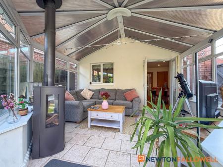 3 bedroom Detached house for sale in Revill Close, Claypole, NG23