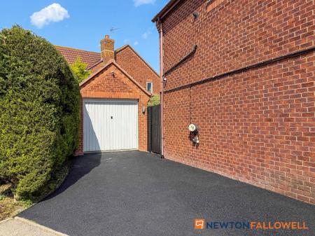 3 bedroom Detached house for sale in Revill Close, Claypole, NG23