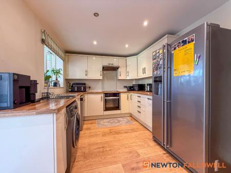 3 bedroom Detached house for sale in Revill Close, Claypole, NG23