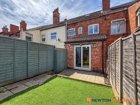 3 bedroom Terraced House for sale in Bowbridge Road, Newark, NG24