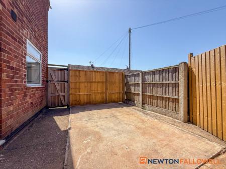 3 bedroom Semi-detached house for sale in Cranmer Road, Newark, NG24