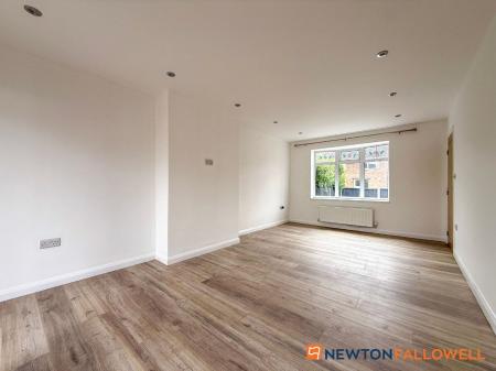 3 bedroom Semi-detached house for sale in Cranmer Road, Newark, NG24