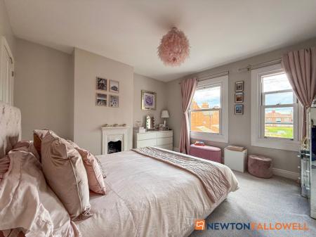 3 bedroom Terraced House for sale in Nicholson Street, Newark, NG24