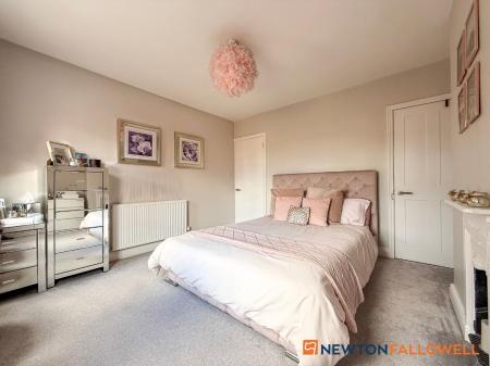 3 bedroom Terraced House for sale in Nicholson Street, Newark, NG24