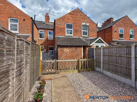 3 bedroom Terraced House for sale in Nicholson Street, Newark, NG24
