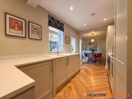 3 bedroom Terraced House for sale in Nicholson Street, Newark, NG24