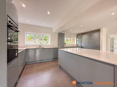 5 bedroom Detached house for sale in Mill Lane, Caunton, NG23