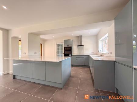 5 bedroom Detached house for sale in Mill Lane, Caunton, NG23