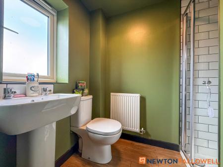 4 bedroom End of terrace house for sale in Lavender Way, Newark, NG24