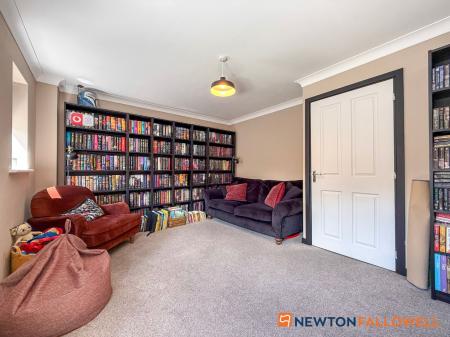 4 bedroom End of terrace house for sale in Lavender Way, Newark, NG24