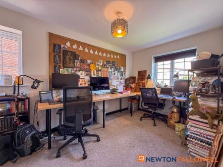 4 bedroom End of terrace house for sale in Lavender Way, Newark, NG24