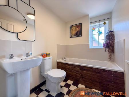 4 bedroom End of terrace house for sale in Lavender Way, Newark, NG24